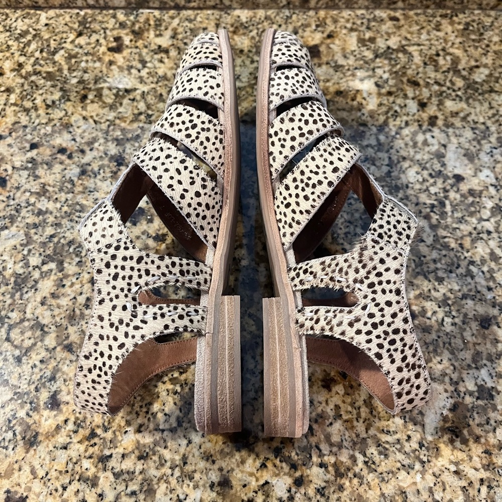 Jeffrey Campbell Angora Calf Hair Cheetah or Leopard Flats Sandals Size 7 - Picture 8 of 9